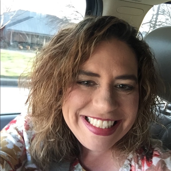 Meet your Posher, Julie - Picture 1 of 1